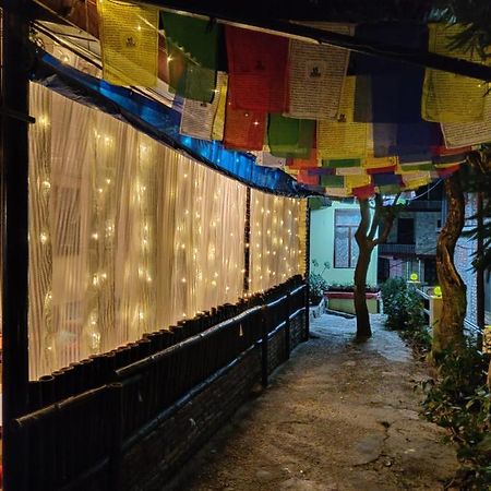 Moustache Mcleodganj Hostel McLeod Ganj Buitenkant foto