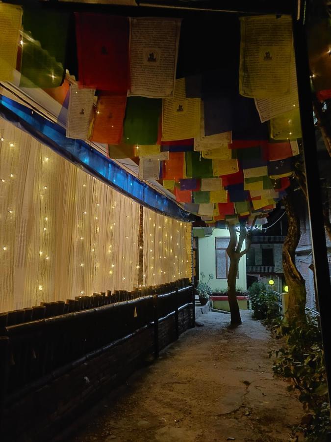 Moustache Mcleodganj Hostel McLeod Ganj Buitenkant foto